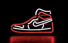 耐克痛思DTC战略：轻视中间商，收入难增长