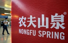 终于出手，中国首富也扛不住了？